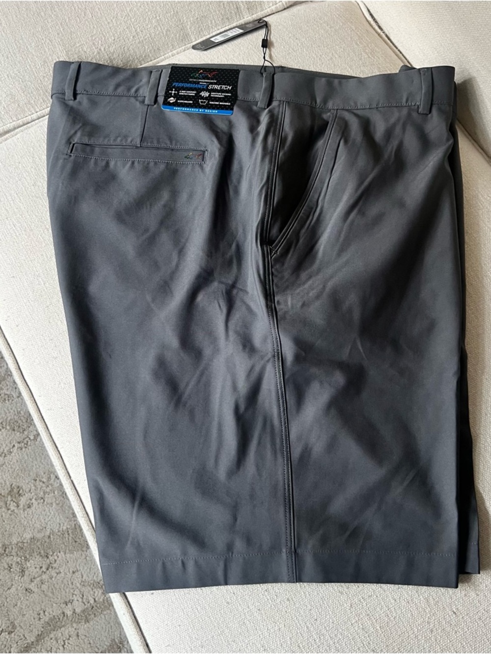 Greg Norman Collection Men's Grey Flat-Front Performance Shorts.    NWT